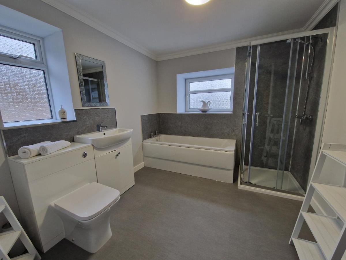 Lewis Gethin House, Newly Renovated Cottage Sleeps 9, Close To Bike Park Wales 머티르티드필 외부 사진